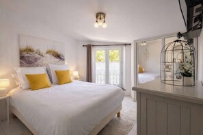 Design Apartment, 2 Bedrooms (N 6 La Sterne Hansel) | Iron/ironing board, free WiFi - Le Clos des Sternes (La Flotte)