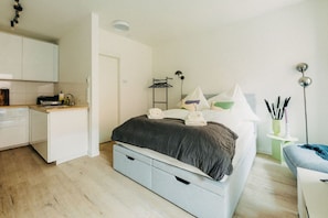 1 bedroom, desk, iron/ironing board, free WiFi