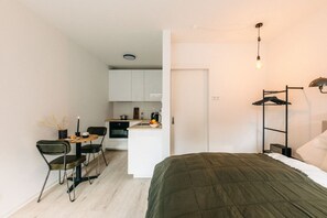 1 chambre, bureau, fer et planche à repasser, accès au Wi-Fi (inclus)