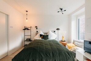 1 室のベッドルーム、デスク、アイロン / アイロン台、WiFi (無料)