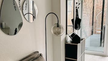 Smart TV, books, stereo