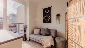 Smart-TV, Bücher, Stereoanlage