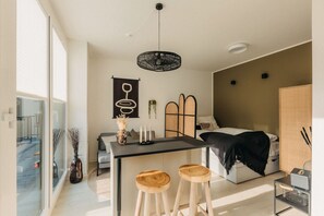 1 chambre, bureau, fer et planche à repasser, Wi-Fi gratuit