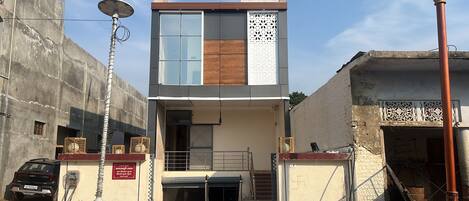 Bagian depan properti