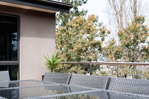 Outdoor dining - Perfect for groups and large families Sleeps 12 (Newstead)