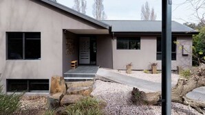 Exterior - Perfect for groups and large families - Sleeps 12 (Newstead)