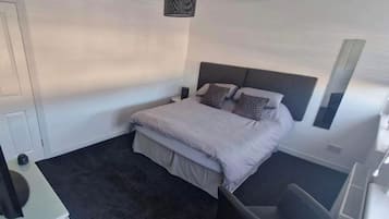 House | 2 bedrooms, iron/ironing board, free WiFi, bed sheets