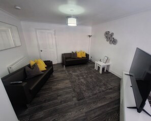 House | Living area | TV - Cozy Shotts House With 2 Bedrooms (Shotts)