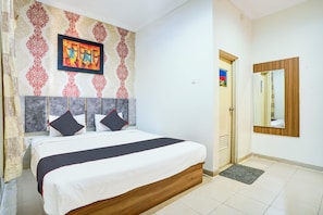 Standard-Suite, 1 Doppelbett | 1 Schlafzimmer, Bügeleisen/Bügelbrett, Bettwäsche