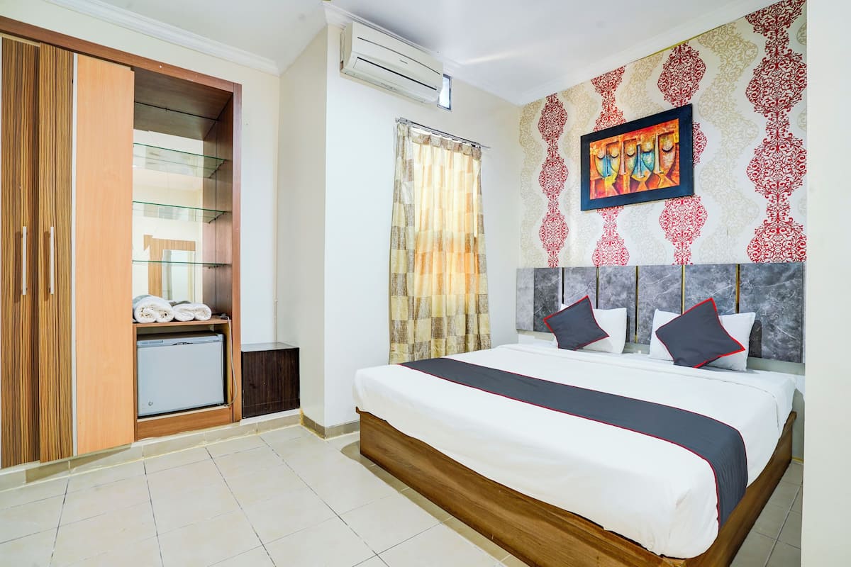 Standard Suite, 1 Double Bed | 1 bedroom, iron/ironing board, bed sheets