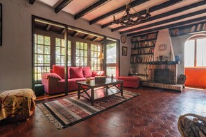 House | Living room - Holiday Home With Scenic Views (Santa Brigida)