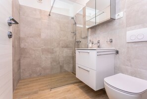 Ducha, secador de pelo, toallas