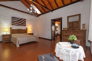 House | 2 bedrooms, iron/ironing board