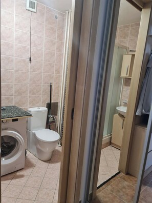 Classic-stúdíóíbúð - svalir - útsýni yfir garð | Baðherbergi | Baðsloppar, inniskór