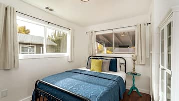 3 soverom, skrivebord, wi-fi og sengetøy