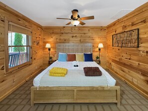 8 bedrooms, desk, iron/ironing board, travel crib