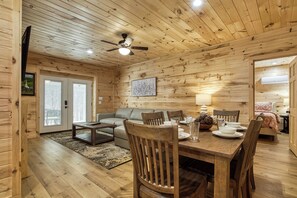 Dining - Serenity Brook- Pickleball Court, Creek, WIFI, Mountain Views, Starting at $99 (Cosby)