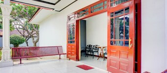 Hotel O Krakatau Near Universitas Muhammadiya Sumatra Utara ( UMSU )