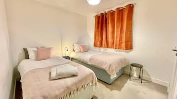 3 makuuhuonetta, silitysrauta/-lauta, ilmainen Wi-Fi