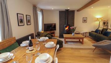 Cottage | Dining