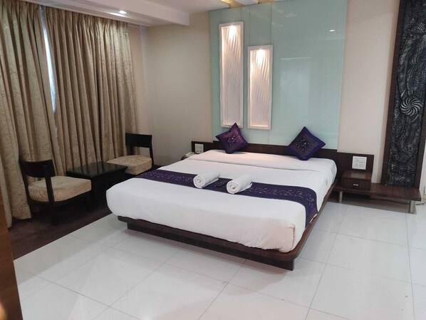 Bed sheets - Sai Kan Hotel (Shirdi)
