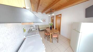 2 bedroom apartment with sea view and kitchen N6 | Wohnbereich | Flachbildfernseher