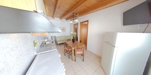 2 bedroom apartment with sea view and kitchen N6 | Coin séjour