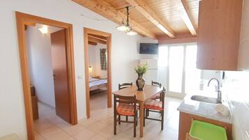 2 bedroom apartment with sea view and kitchen N6