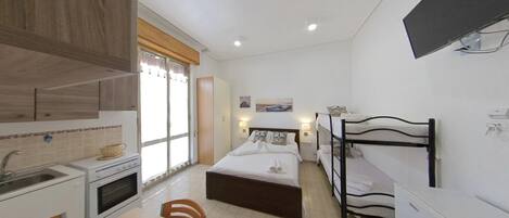 Studio flat four places N1