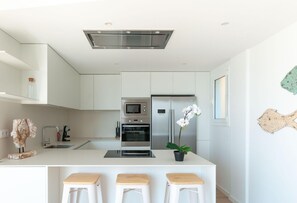 Four Ă micro-ondes, un four, surface de cuisson, lave-vaisselle