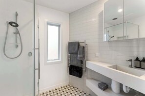 Shower, hair dryer, towels - Coastal Retreat - Poolside Mt Maunganui (Mount Maunganui)
