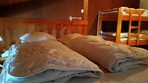 A bunk bed with a wooden headboard and a single bed with a white comforter. - Mezzanine Studio 4 Pers, Parking, Near Châtel Center (Châtel)