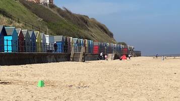 Chaises longues, serviettes de plage