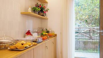 Free daily buffet breakfast