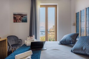 Minibar, in-room safe, desk, blackout drapes - Relais S. Francesco  (Sorrento)