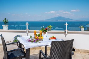 Luxury Room, Sea View | Terrace/patio - Relais S. Francesco (Sorrento)