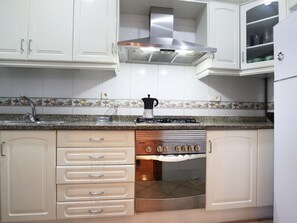 Refrigerador, microondas, horno y lavavajillas 