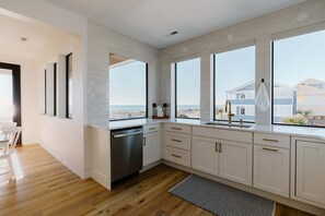 Frigorífic, microones, forn i placa de cuina 