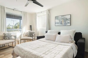 1 غرفة نوم ومكواة/لوح كي وواي فاي وم�لاءات أسرّة