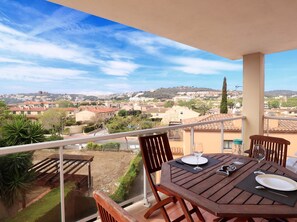Outdoor dining - Apartment in S'Agaró for 6 with pool and parking (S'Agaró)