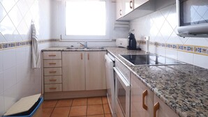 Coffee/tea maker, fridge, microwave, oven - Apartment in S'Agaró for 6 with pool and parking (S'Agaró)