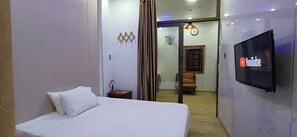 1 bedroom, iron/ironing board, WiFi, bed sheets - Cozy 1-bedroom apartment with Speedy WiFi, AC in charming Son Tra (son tra)