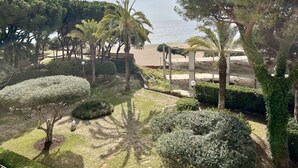 Property grounds - Seaside Apartment in Platja d'Aro, direct beach access (Platja d'Aro)