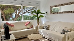 TV - Seaside Apartment in Platja d'Aro, direct beach access (Platja d'Aro)
