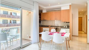 Dining - Central apartment in S'agaró with balcony and parking (S'Agaró)