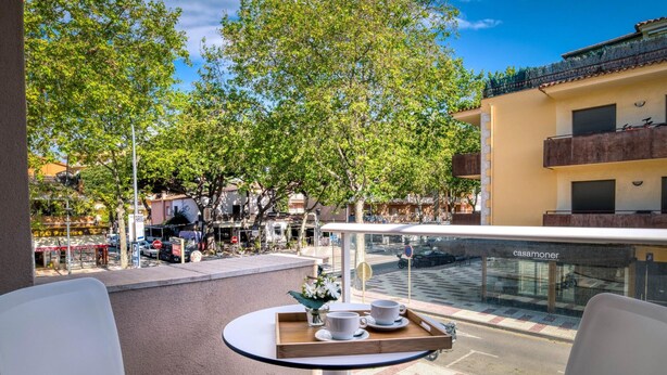 Outdoor dining - Central apartment in S'agaró with balcony and parking (S'Agaró)