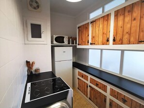 Fridge, microwave, oven
