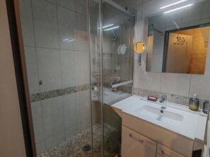 Hair dryer - Modern 2-bedroom apartment with parking, close to beach (Argelès-sur-Mer)