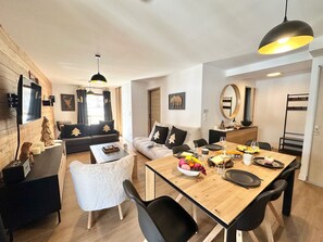 TV - Modern 3-star apartment - 3 br, 70 sqm, max 8 people in Vars (Vars)