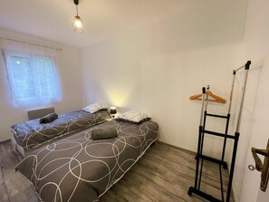 3 bedrooms, free WiFi - One-level cottage in Touraine with large garden and parking (Courcelles-de-Touraine)